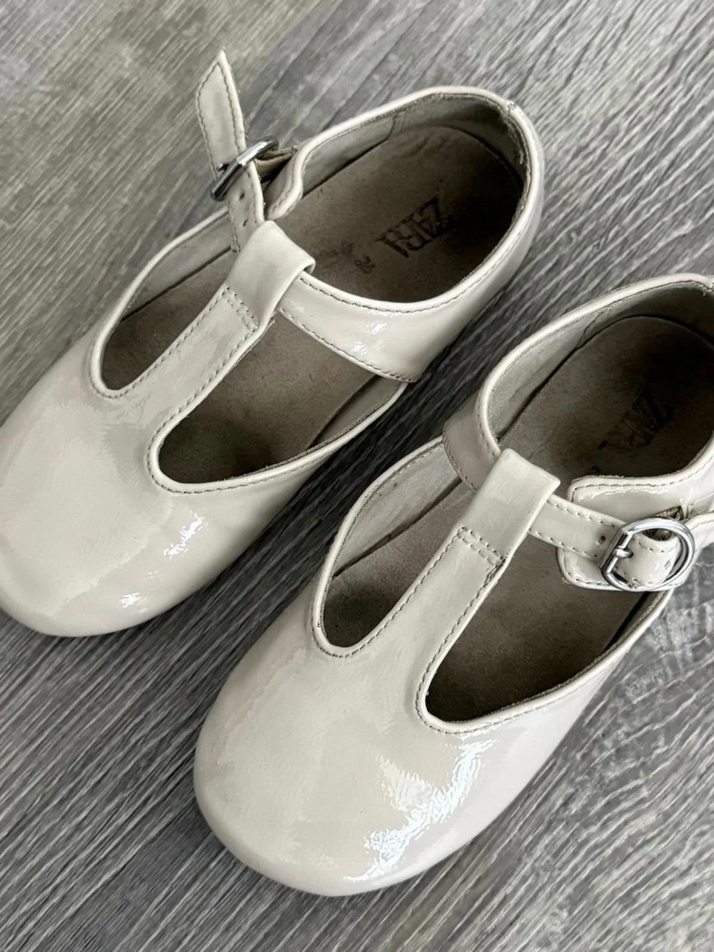 Zara Girls' Patent T-Strap Dress Shoes in Cream